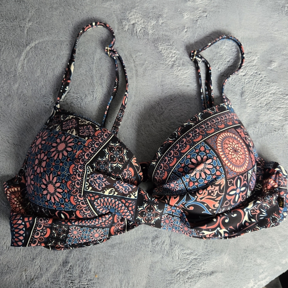 Patterned Removable Padding Bikini TOP - Picture 2 of 6